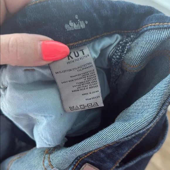 GUC Kut from the Kloth High-Waisted Black Ankle Cropped Fray Jeans - Picture 9 of 9